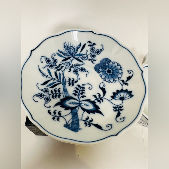 4 Blue Danube Cup & Saucer | Vintage Blue Danube Teacup. 4 cups and 4 saucer - Picture 7 of 8